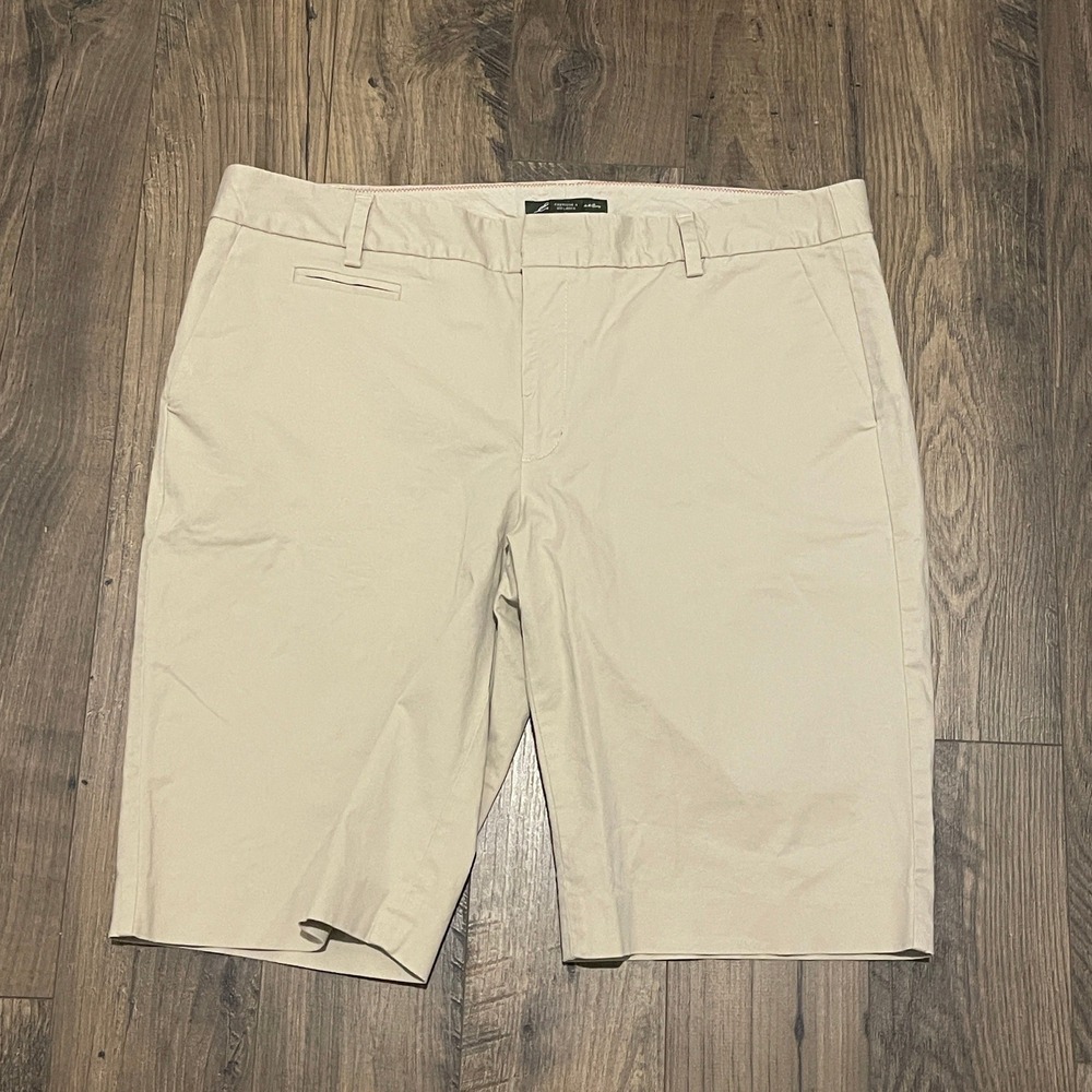 Eddie Bauer Womens Khaki Beige Stretch Cotton Chino Shorts Size 16 Mid Rise
